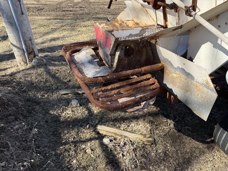 tyler-pull-type-fertilizer-spreader-image-6