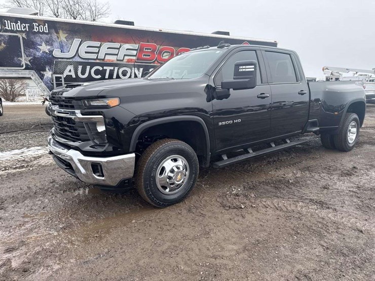 2024-chevrolet-3500-image-1