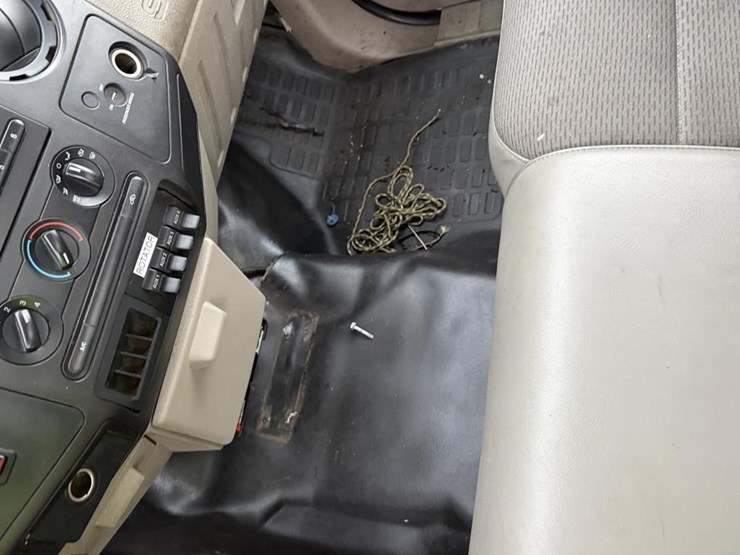 2010-ford-f450-image-17