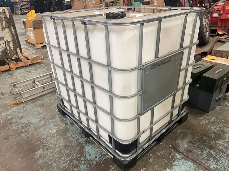 #7654-•-250-gallon-poly-caged-tote-image-4
