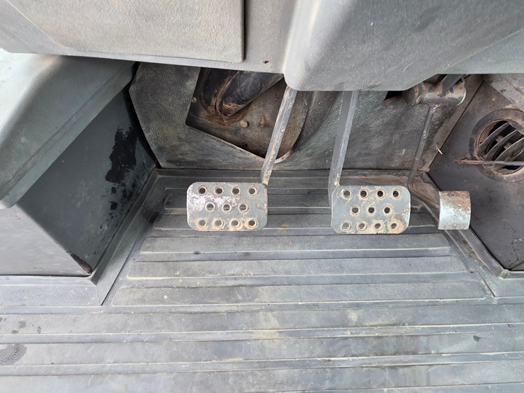 1998-jcb-185-65-image-34