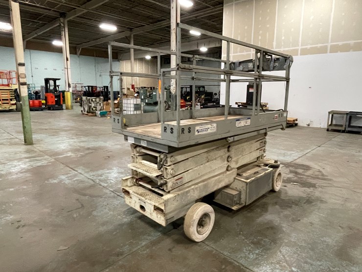 #204-•-terex-ts26-electric-scissor-lift-image-5