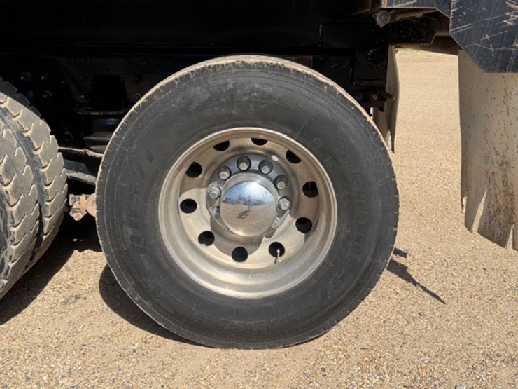 2024-kenworth-t880-image-10