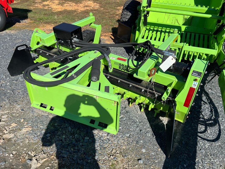 2022-white-251-image-3