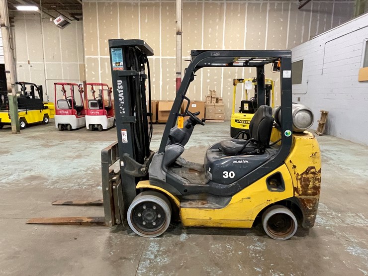 #169-•-2013-komatsu-30-propane-forklift-image-8