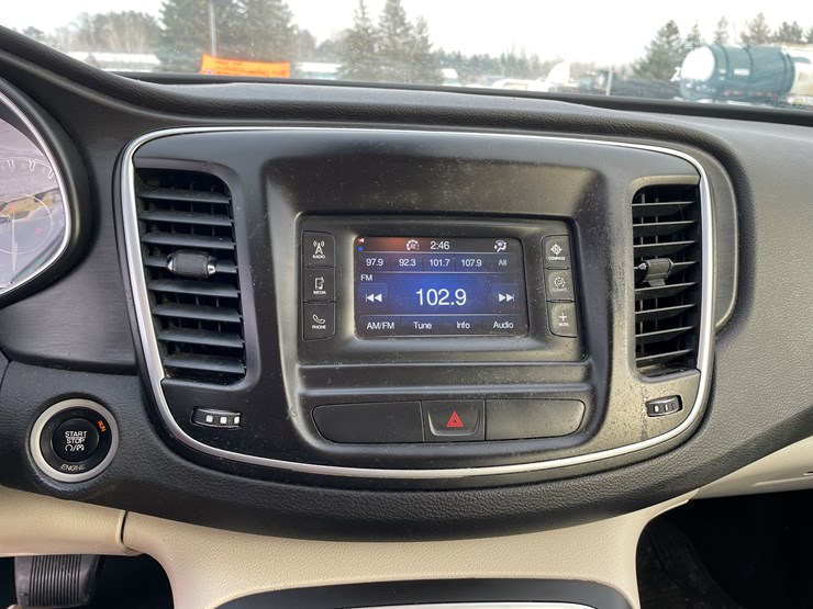 #1524-•-2016-chrysler-200-(has-mn-title)-image-22