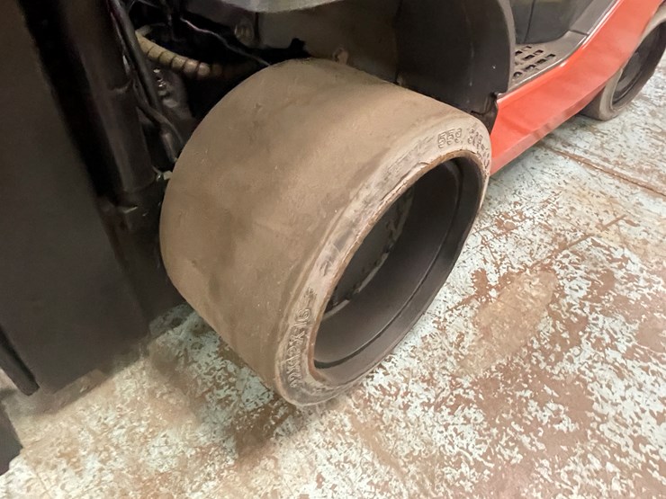 #175-•-2015-toyota-propane-forklift-image-14