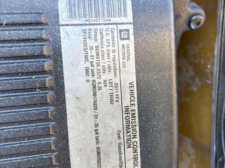 2011-cadillac-escalade-image-23