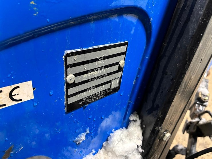 new-holland-tn65-image-25