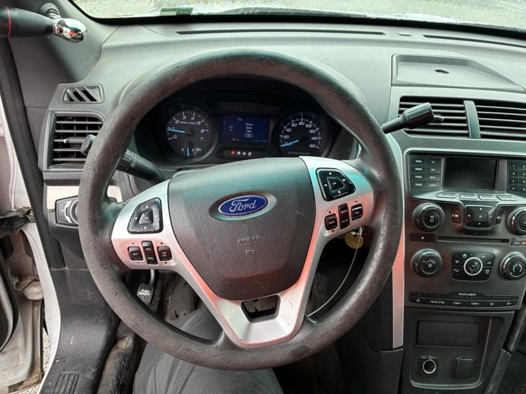 2015-ford-explorer-image-14