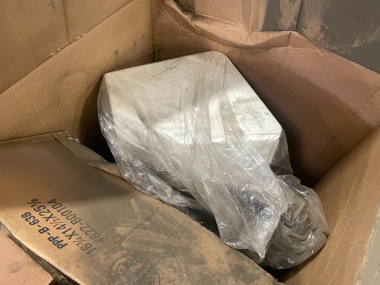 #7651-•-misc.-speakers,-electronic-parts-and-tripp-lite-battery-clips-image-21