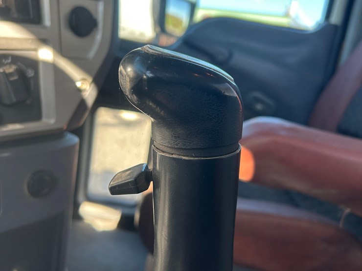 2012-mack-tender-truck-w/adams-rear-discharge-bed-auger-image-64