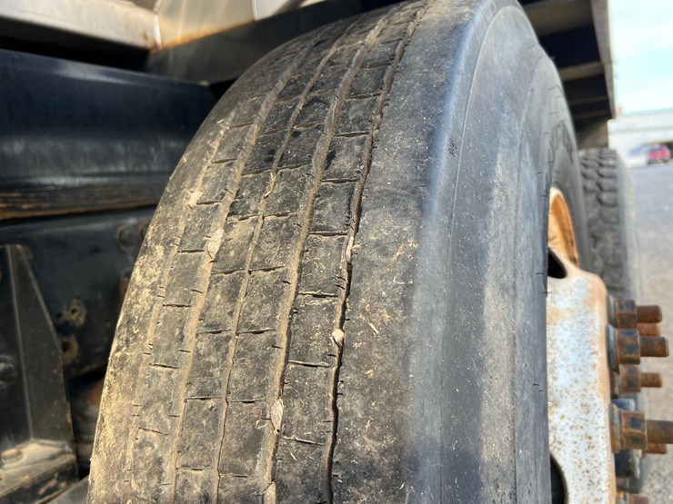 2006-freightliner-auger-truck-image-45