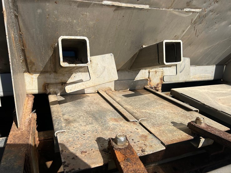 2012-mack-tender-truck-w/adams-rear-discharge-bed-auger-image-30