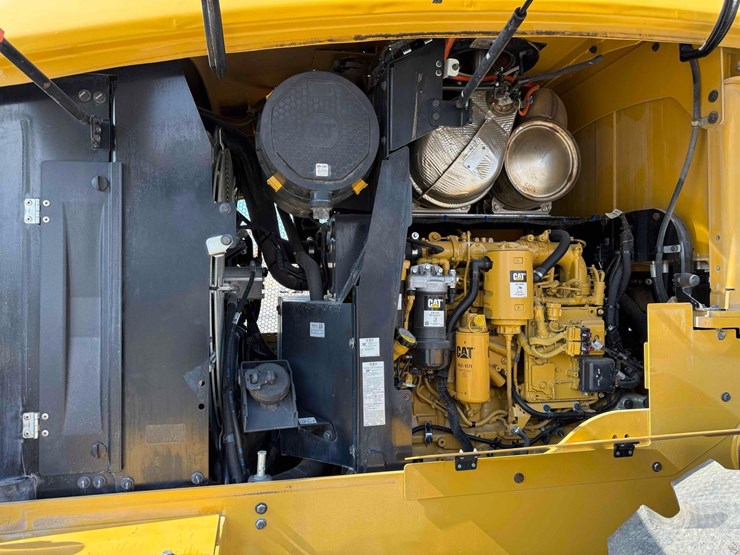 2023-caterpillar-938m-image-14