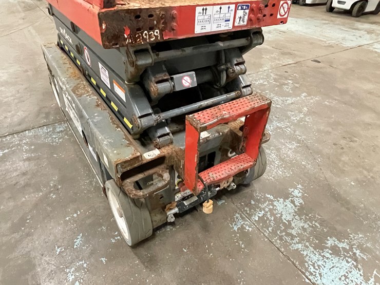 #206-•-2016-skyjack-scissor-lift-image-14