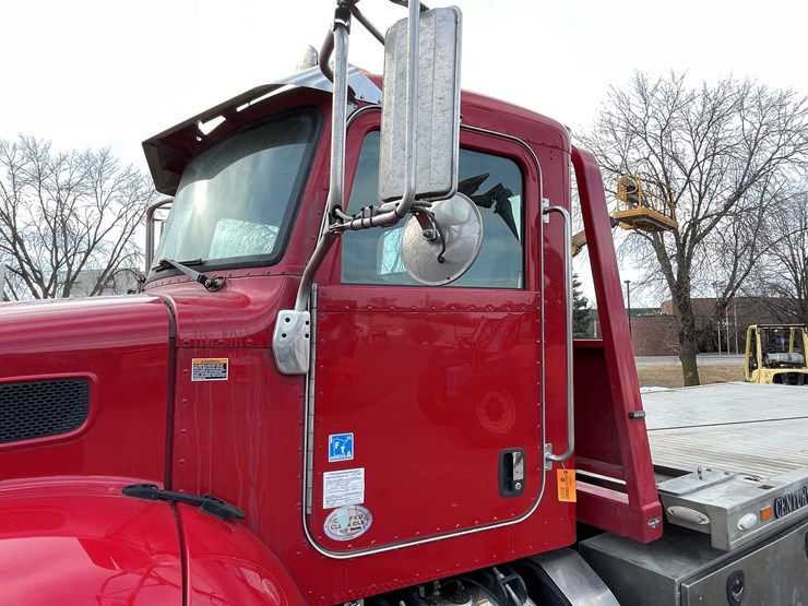 2018-peterbilt-337-image-13