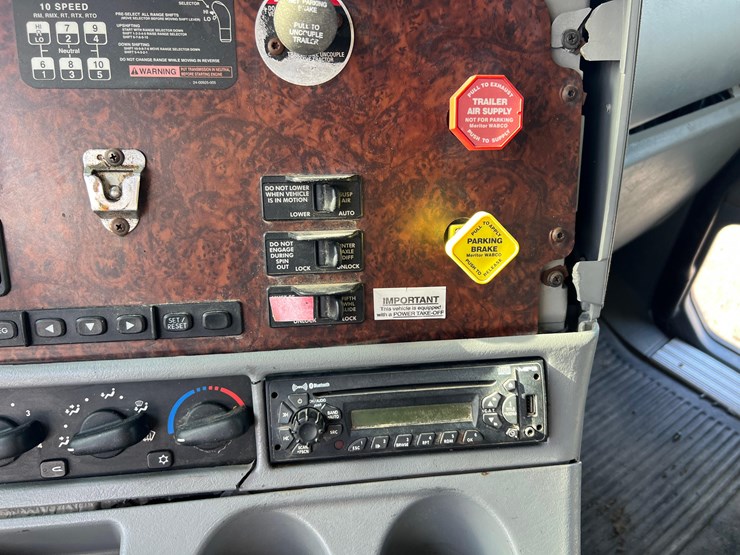 2006-freightliner-auger-truck-image-61