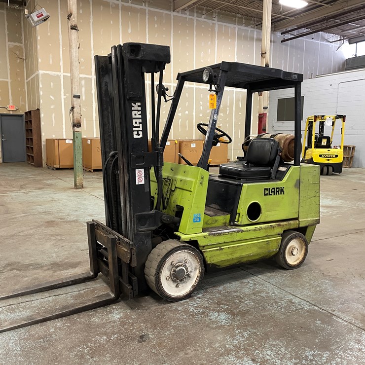 #172 • Clark GCS25 Propane Forklift
