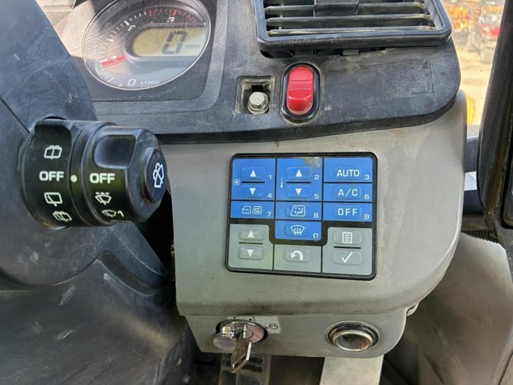 2017-komatsu-wa380-8-image-18