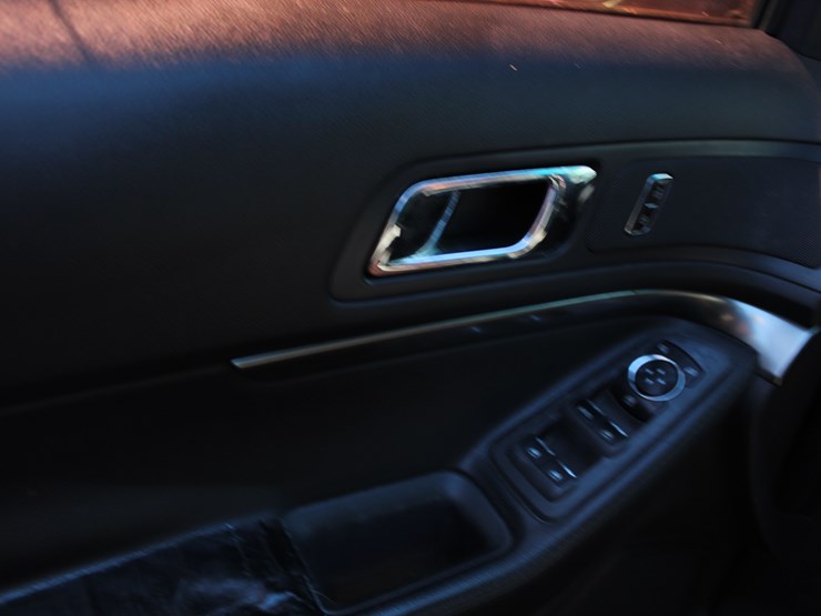 2014-ford-explorer-image-10