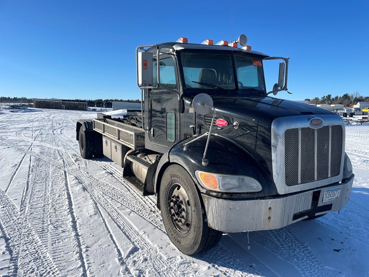 #1459-•-2008-peterbilt-pb335-hook-truck-(has-mn-title)-image-4