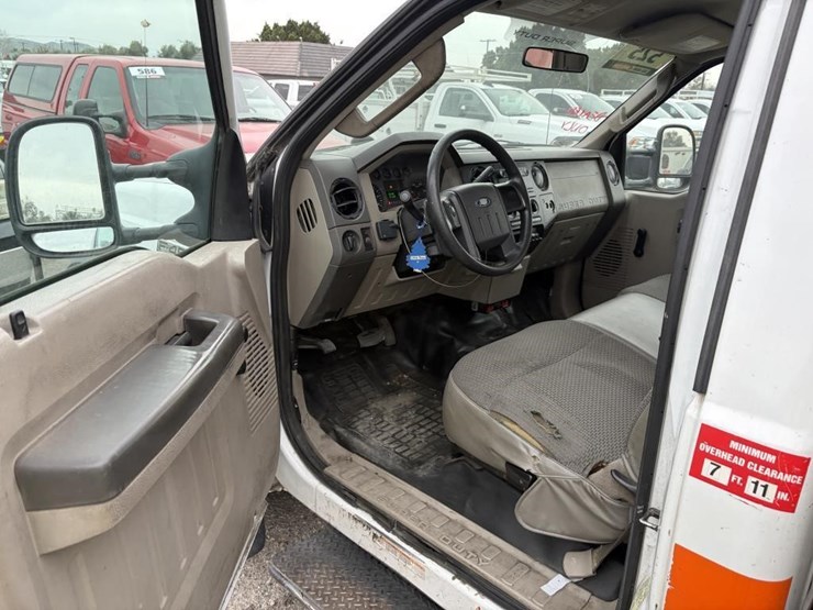 2010-ford-f450-image-11