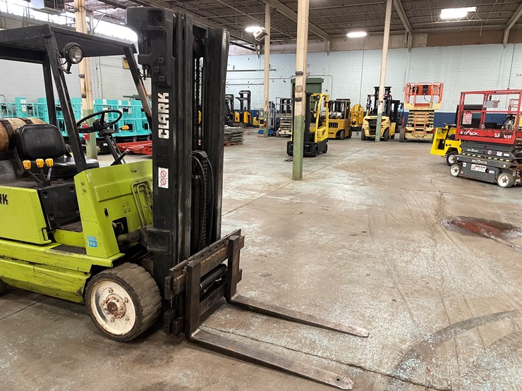 #172-•-clark-gcs25-propane-forklift-image-11