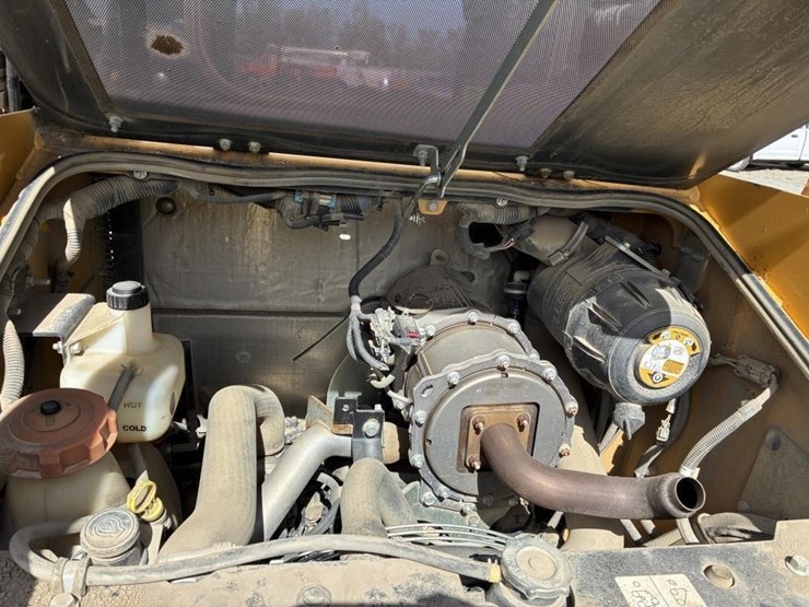 2021-deere-317g-image-20