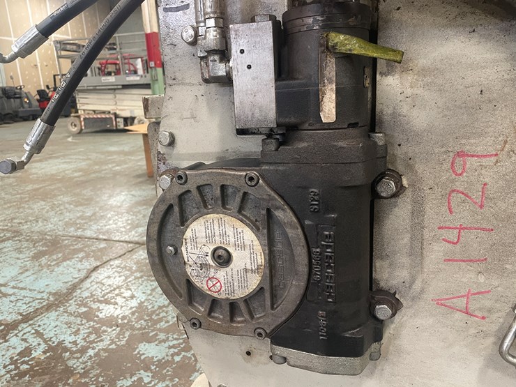 #7650-•-cascade-forklift-attach-roll-clamp-image-8