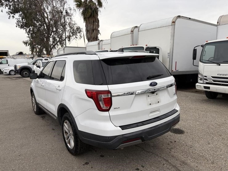 2019-ford-explorer-xlt-image-4