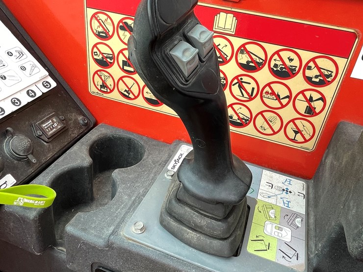 #132-•-2017-skyjack-sj643-telehandler-image-46