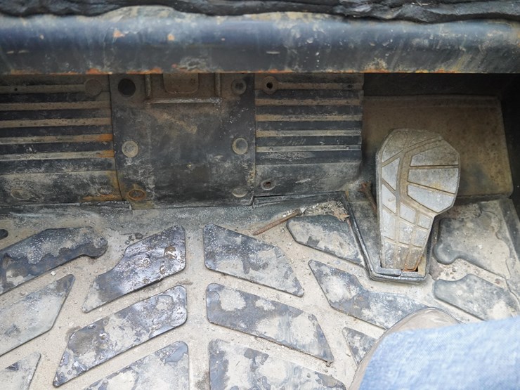 2017-kubota-3800-image-13