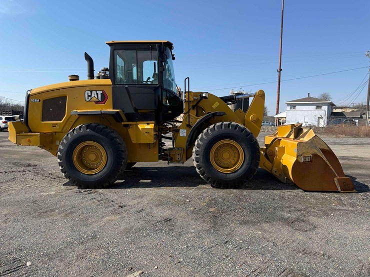2023-caterpillar-938m-image-3