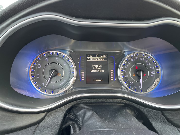 #1524-•-2016-chrysler-200-(has-mn-title)-image-25