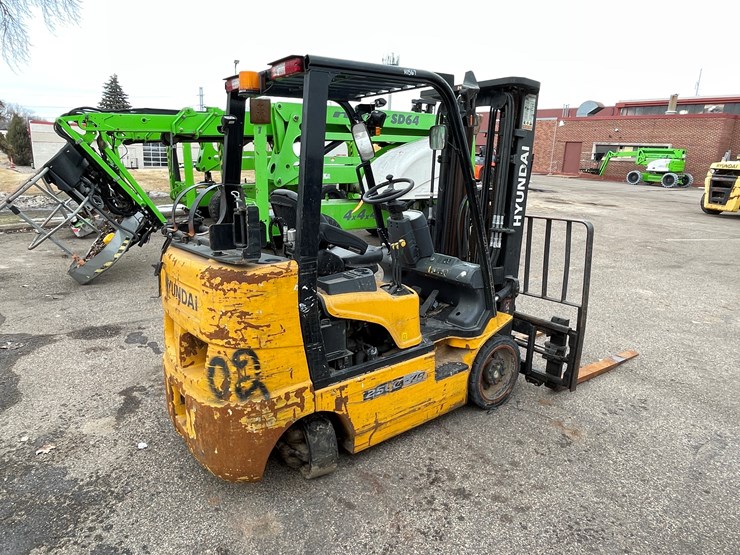 2019-hyundai-25lc-7a-image-5