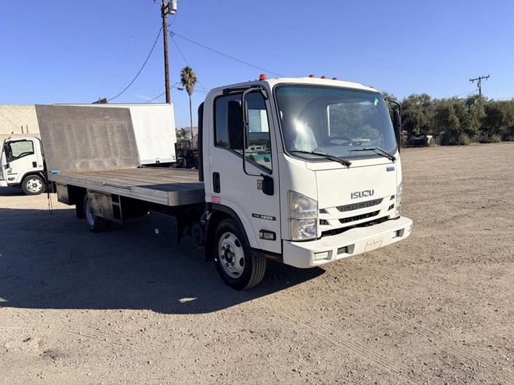 2017-isuzu-nrr-image-2