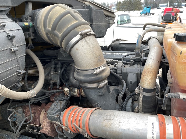 2018-kenworth-t880-image-32