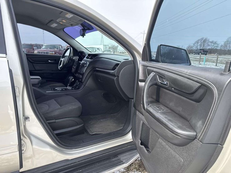 2015-chevrolet-traverse-image-14