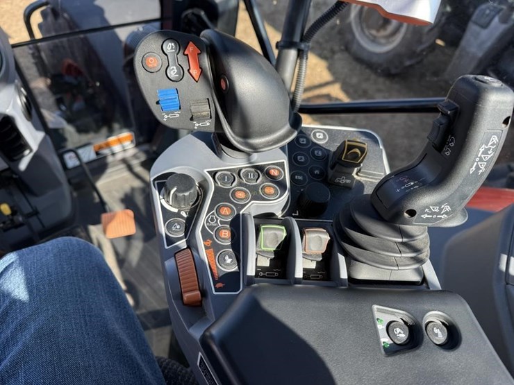 2023-kubota-m7-152-image-12