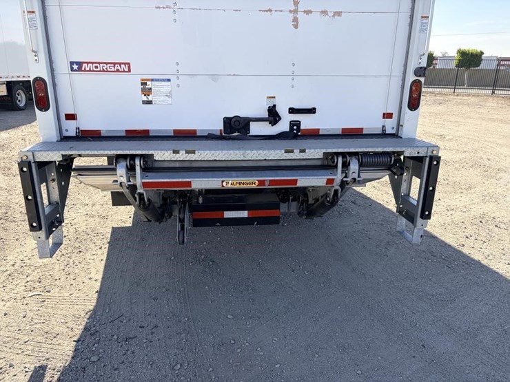 2024-isuzu-npr-image-6