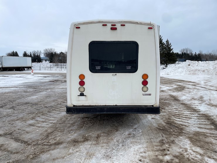 2014-ford-e450-image-4