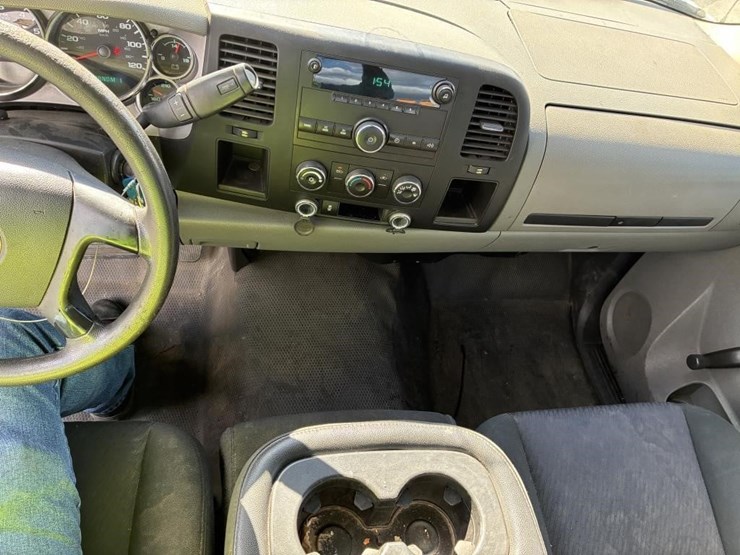 2013-gmc-sierra-2500-image-13