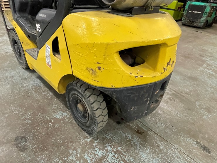 #168-•-2015-komatsu-25-propane-forklift-image-17