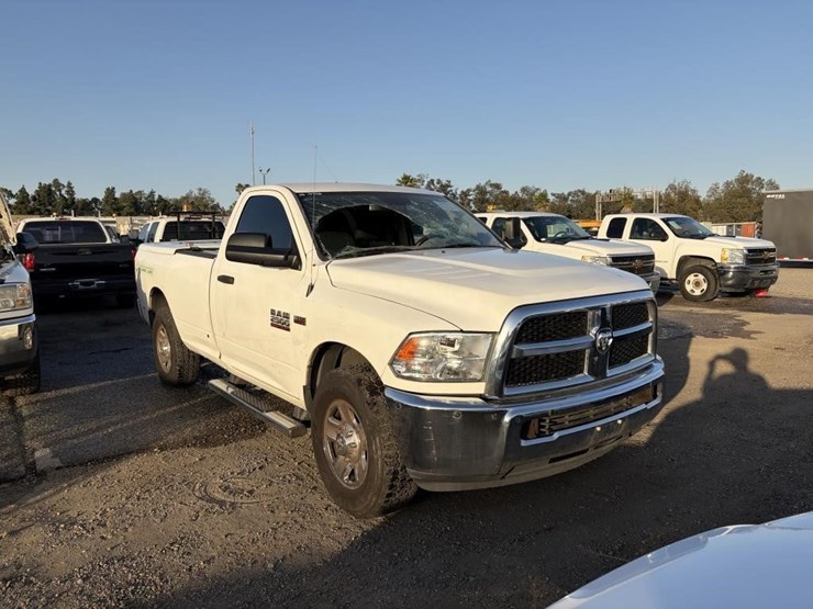 2016-dodge-2500-image-4
