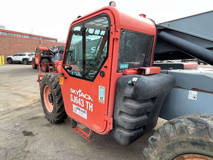#132-•-2017-skyjack-sj643-telehandler-image-18