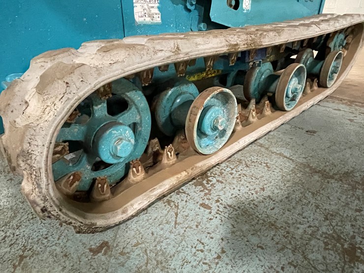 #203-•-2012-en-environment-electric-track-scissor-lift-image-12