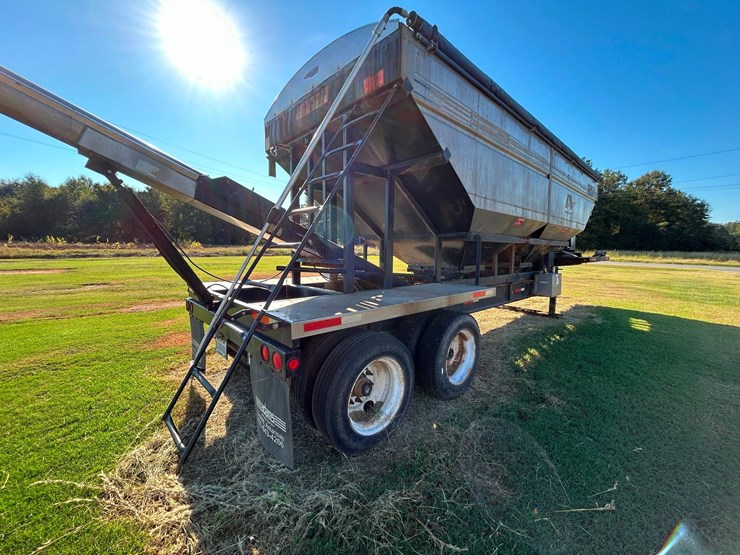 2011-magnolia-trailer-image-32