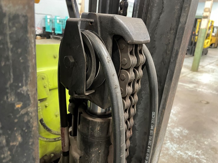 #172-•-clark-gcs25-propane-forklift-image-16