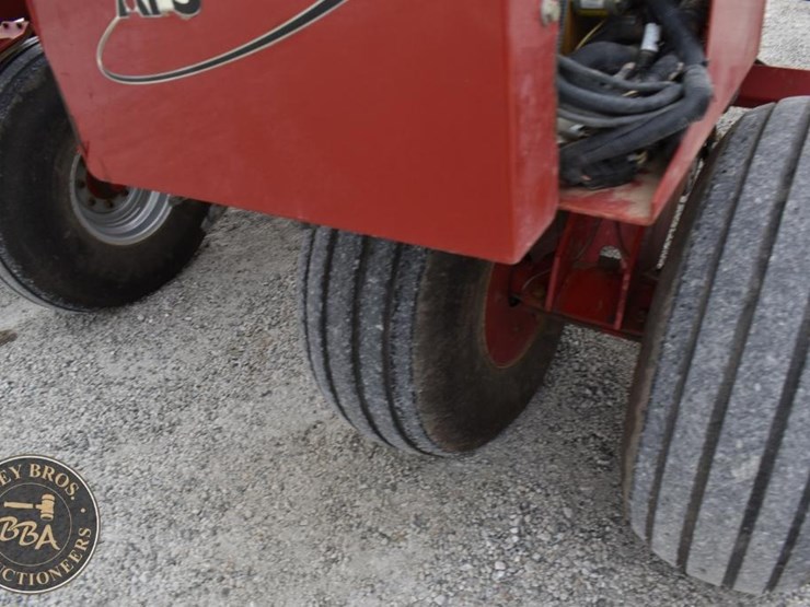 2010-case-ih-1240-image-21